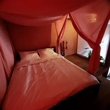 Rose & Thyme Artisan In Old Town