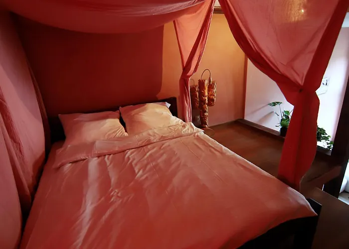 Rose & Thyme Artisan In Old Town