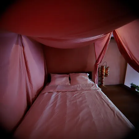 Rose & Thyme Artisan In Old Town