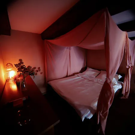 Rose & Thyme Artisan In Old Town Appartement